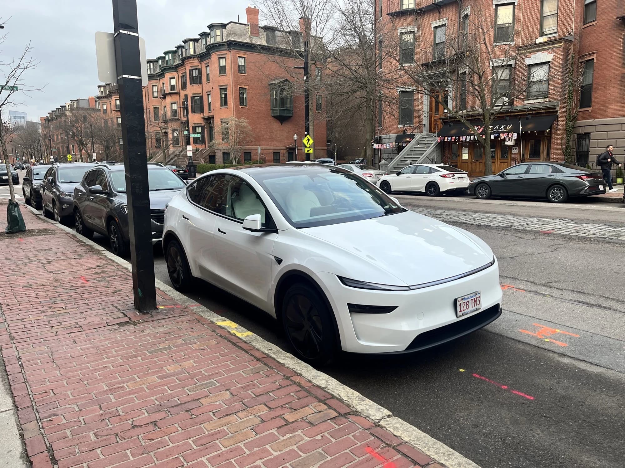 Tesla Model Y — plate “128 tm3”