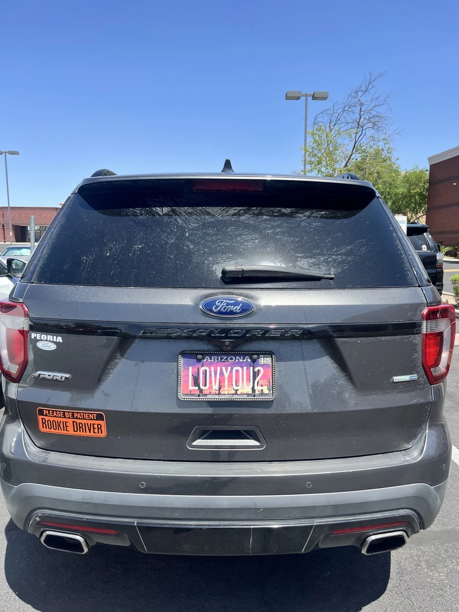 FORD EXPLORER — plate “lOVYOU2”