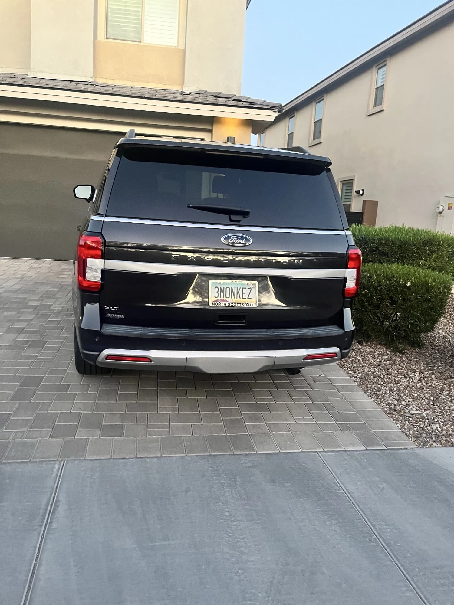 Ford Expedition — plate “3monkez”