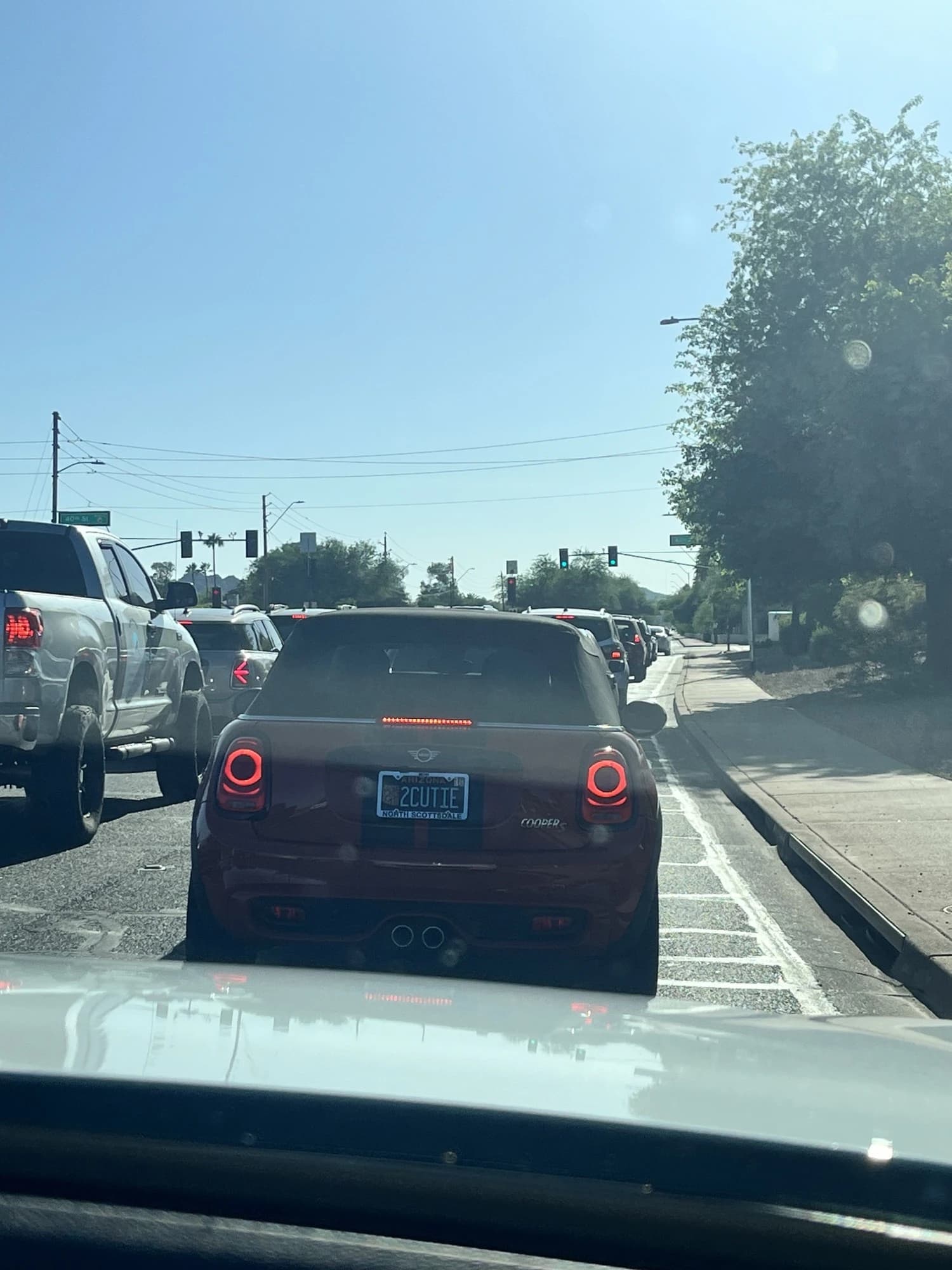 MINI COOPER — plate “2CUTIE”