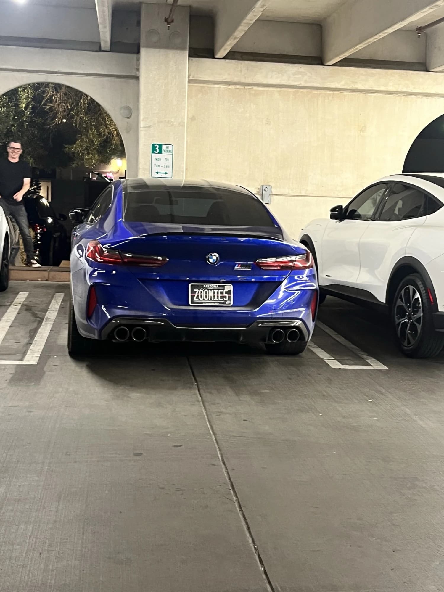 BMW M4 — plate “zoomies”