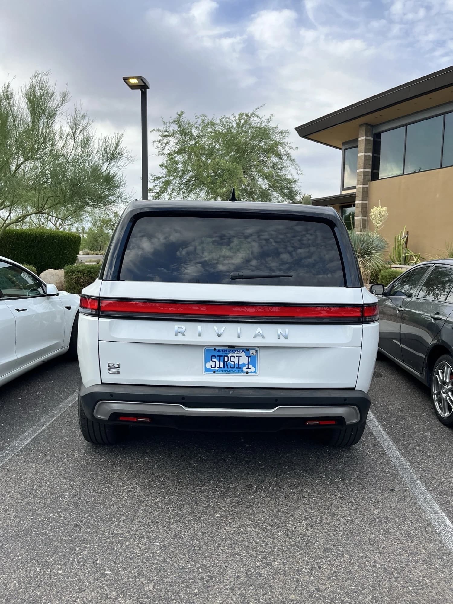 RIVIAN — plate “sirsii”