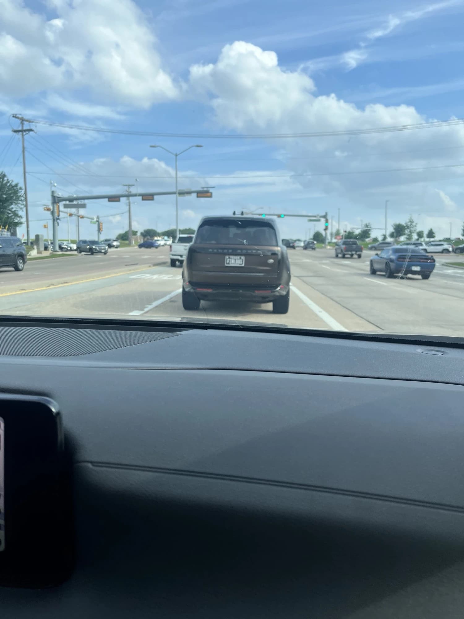 Range Rover — plate “finlbos”