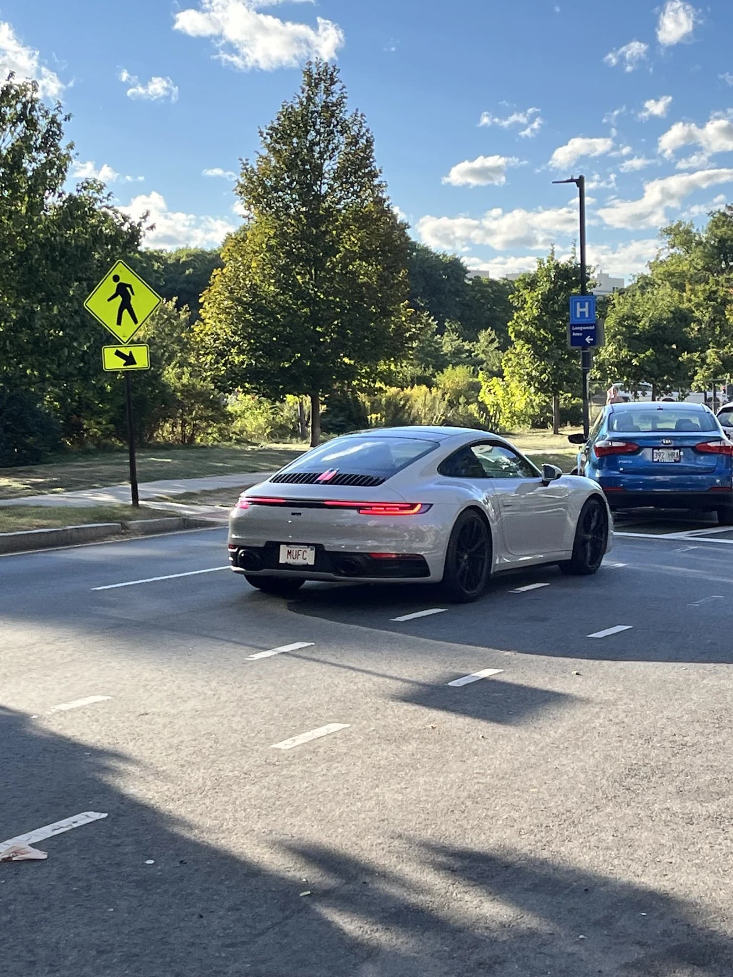 Porsche 911 — plate “MUFC”